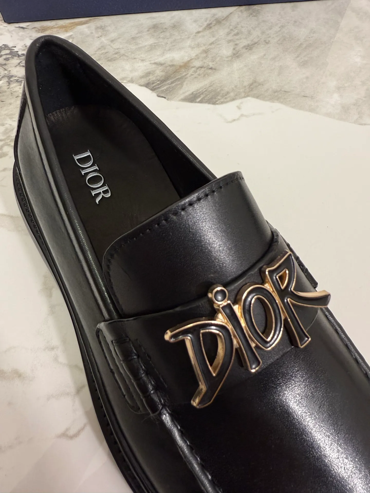 [ DIOR ] Top P: 820💰 ▪️Size: 39-44 (customized for 38.45) Top male leather shoes DIOR Dior combines high-quality materials and exquisite details. The imported cowhide leather upper is embellished with Gancio buckles, showing a luxurious style. Imported cattle. TP sole is light and flexible in texture